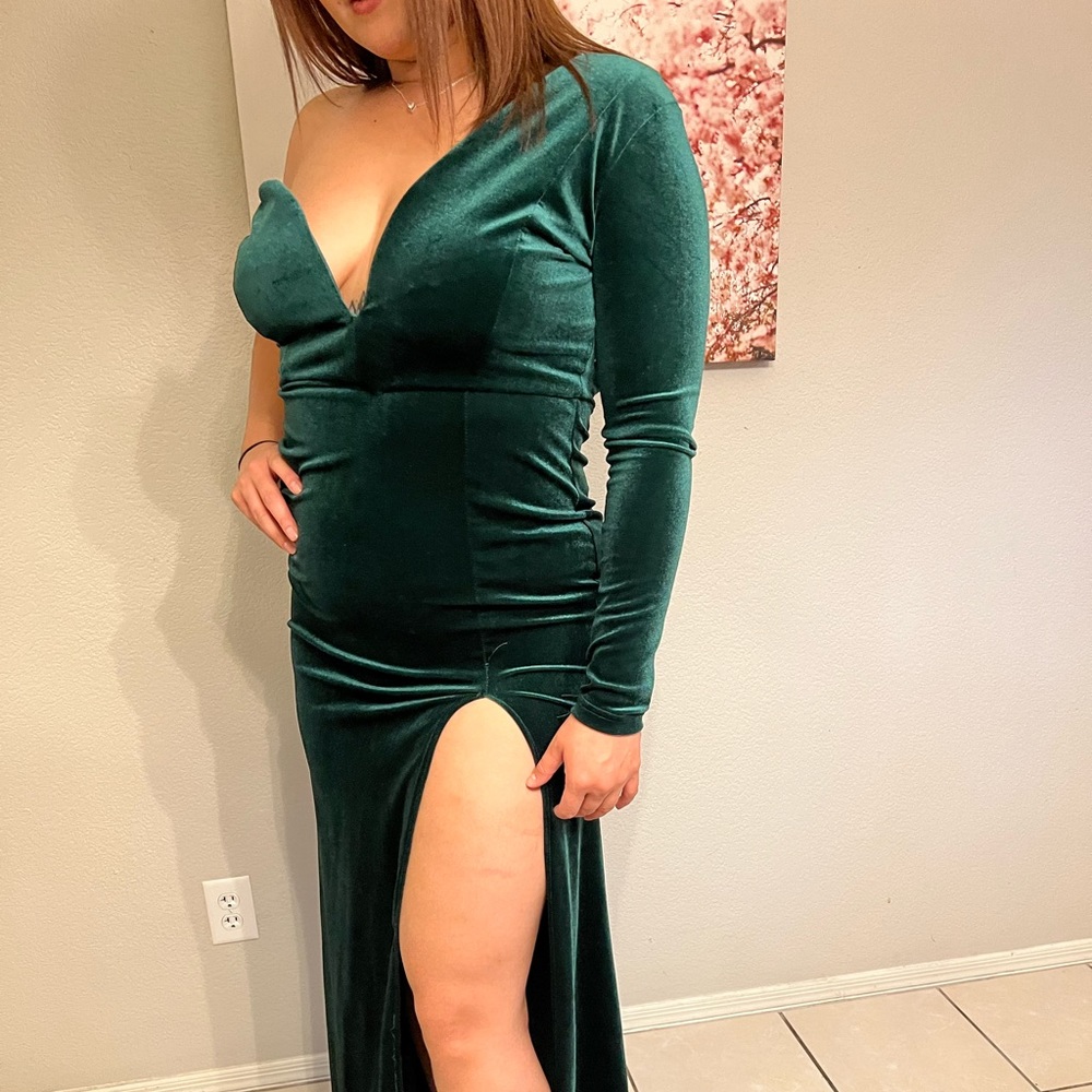 Green teal dress. Worn only once. Size Large. Velvet material.